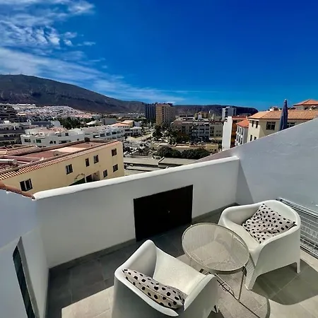 Appartement Cristianos Oasis, Modern Beachside Duplex *