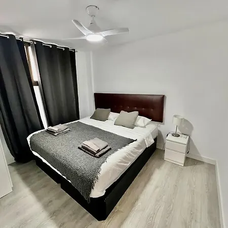 Cristianos Oasis, Modern Beachside Duplex Apartament