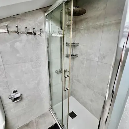 Cristianos Oasis, Modern Beachside Duplex דירה