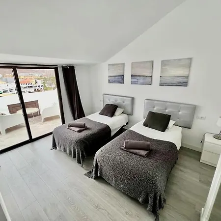 Cristianos Oasis, Modern Beachside Duplex לוס כריסטיאנוס