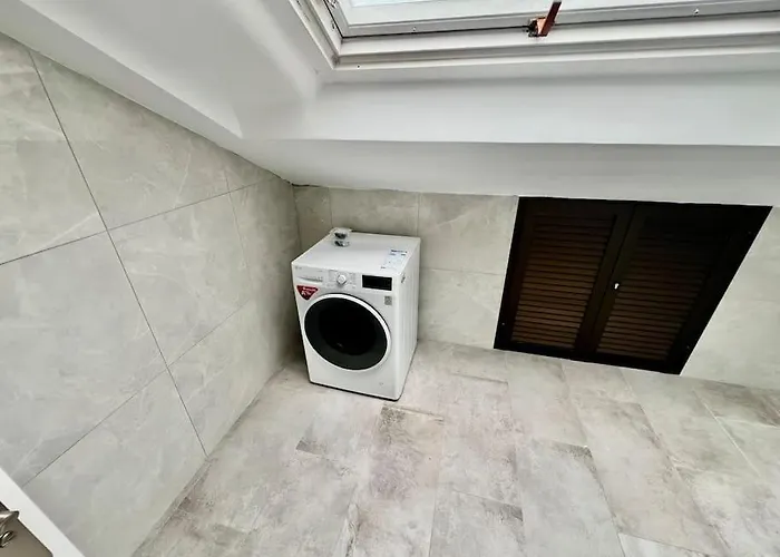 Cristianos Oasis, Modern Beachside Duplex *