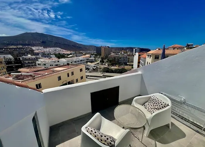 Appartement Cristianos Oasis, Modern Beachside Duplex *