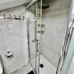 Cristianos Oasis, Modern Beachside Duplex Lejlighed