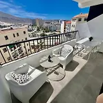 Lejlighed Cristianos Oasis, Modern Beachside Duplex