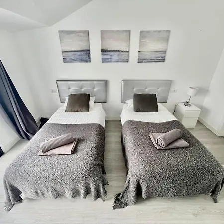 Cristianos Oasis, Modern Beachside Duplex Apartment Los Cristianos (Tenerife)