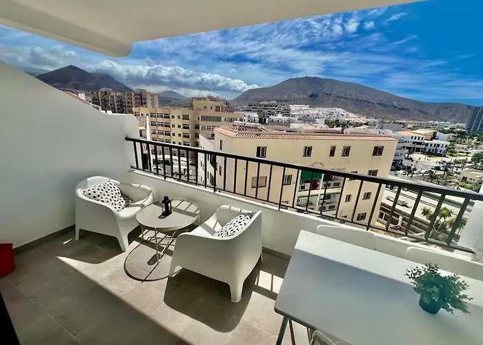 Apartmán Cristianos Oasis, Modern Beachside Duplex