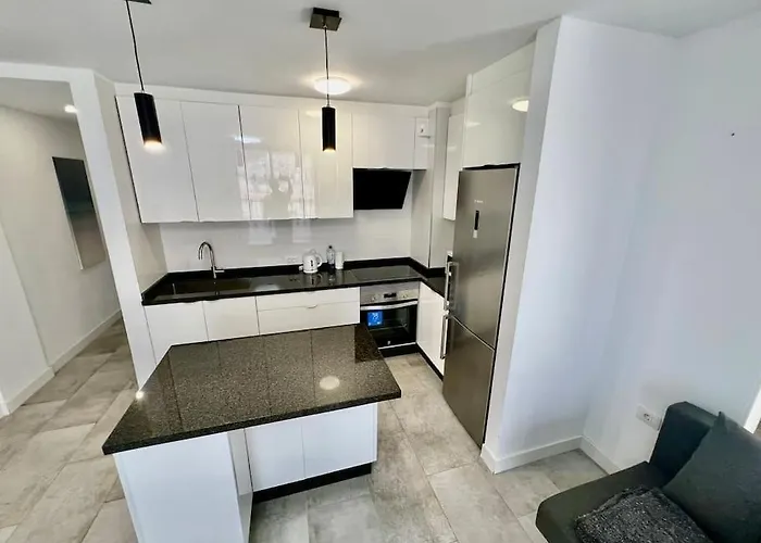 Cristianos Oasis, Modern Beachside Duplex Apartman *