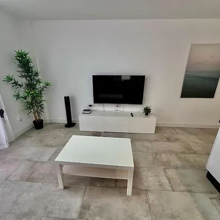 דירה Cristianos Oasis, Modern Beachside Duplex