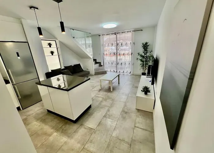 Cristianos Oasis, Modern Beachside Duplex