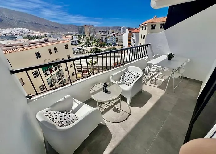 Lejlighed Cristianos Oasis, Modern Beachside Duplex